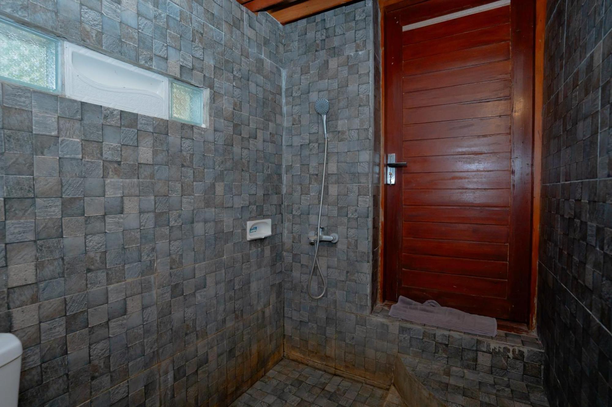Reddoorz Syariah Near Lombok Epicentrum Mall Матарам Экстерьер фото